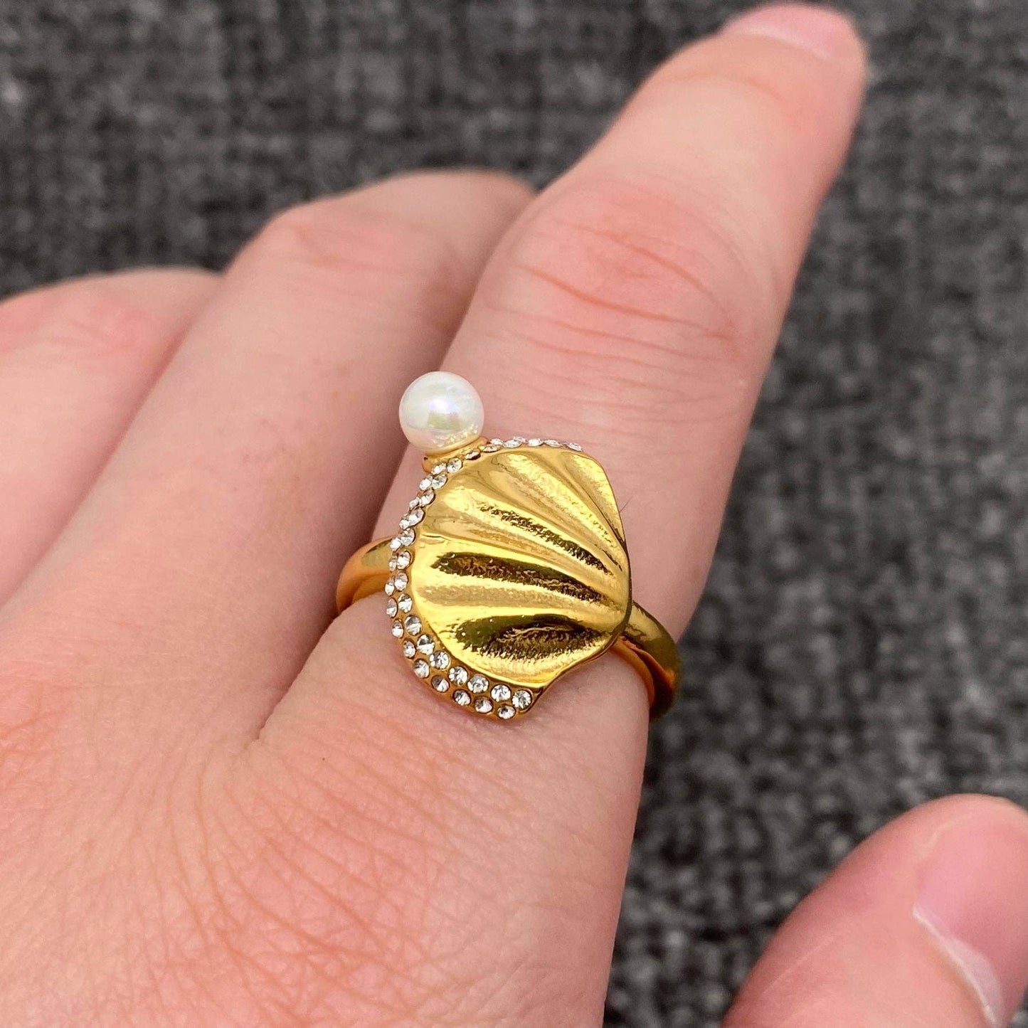 18K Gold Plated Inlaid Cubic Zirconia & Pearl Scallop Ring