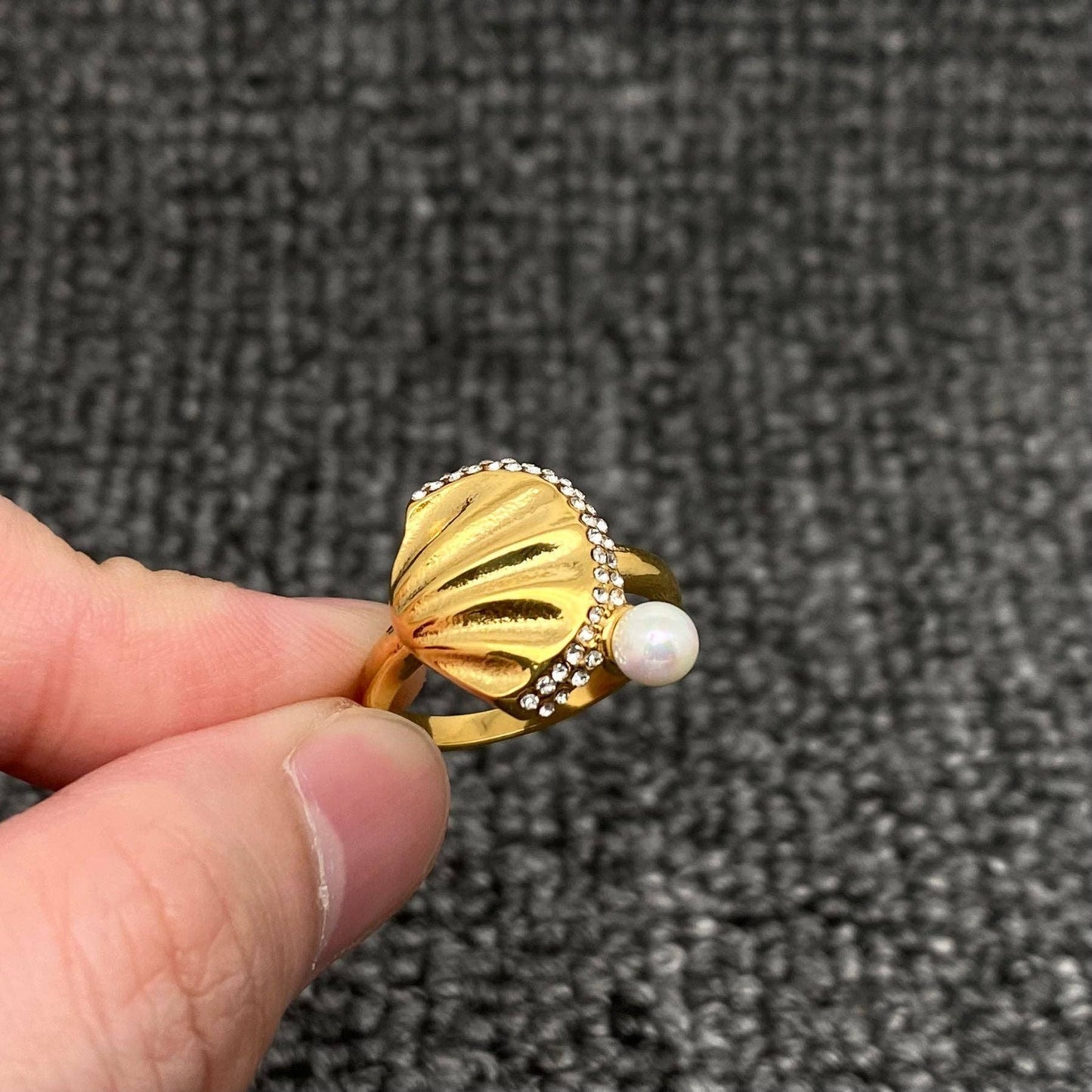 18K Gold Plated Inlaid Cubic Zirconia & Pearl Scallop Ring