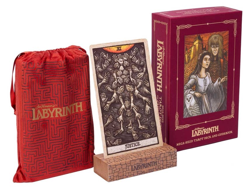 Mega-Sized Tarot: Labyrinth Tarot Deck And Guidebook