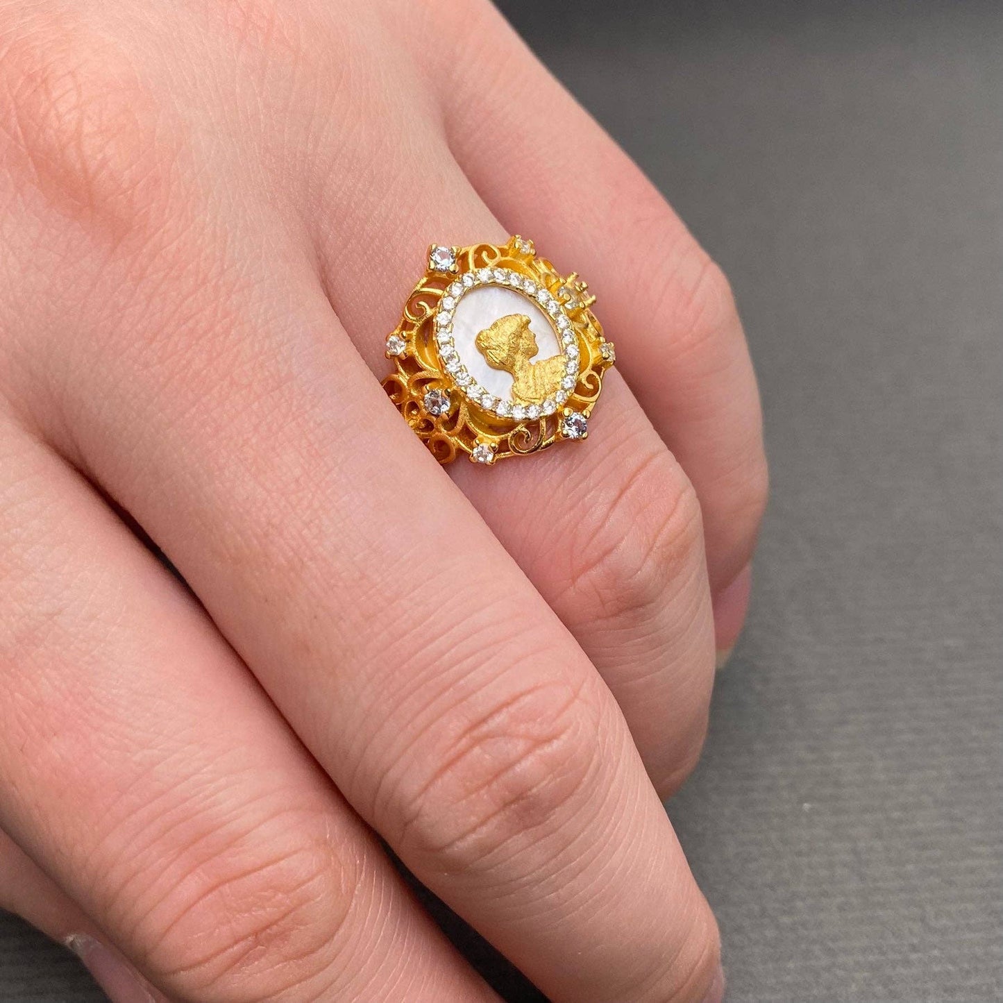 Shell & Rhinestone Inlaid 18K Cameo Adjustable Ring