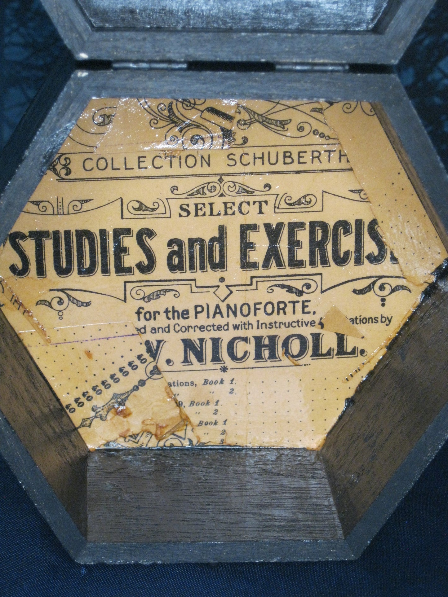 Tarot Trinket Box - Septagonal Ephemera Doll Fluer-de-Lis