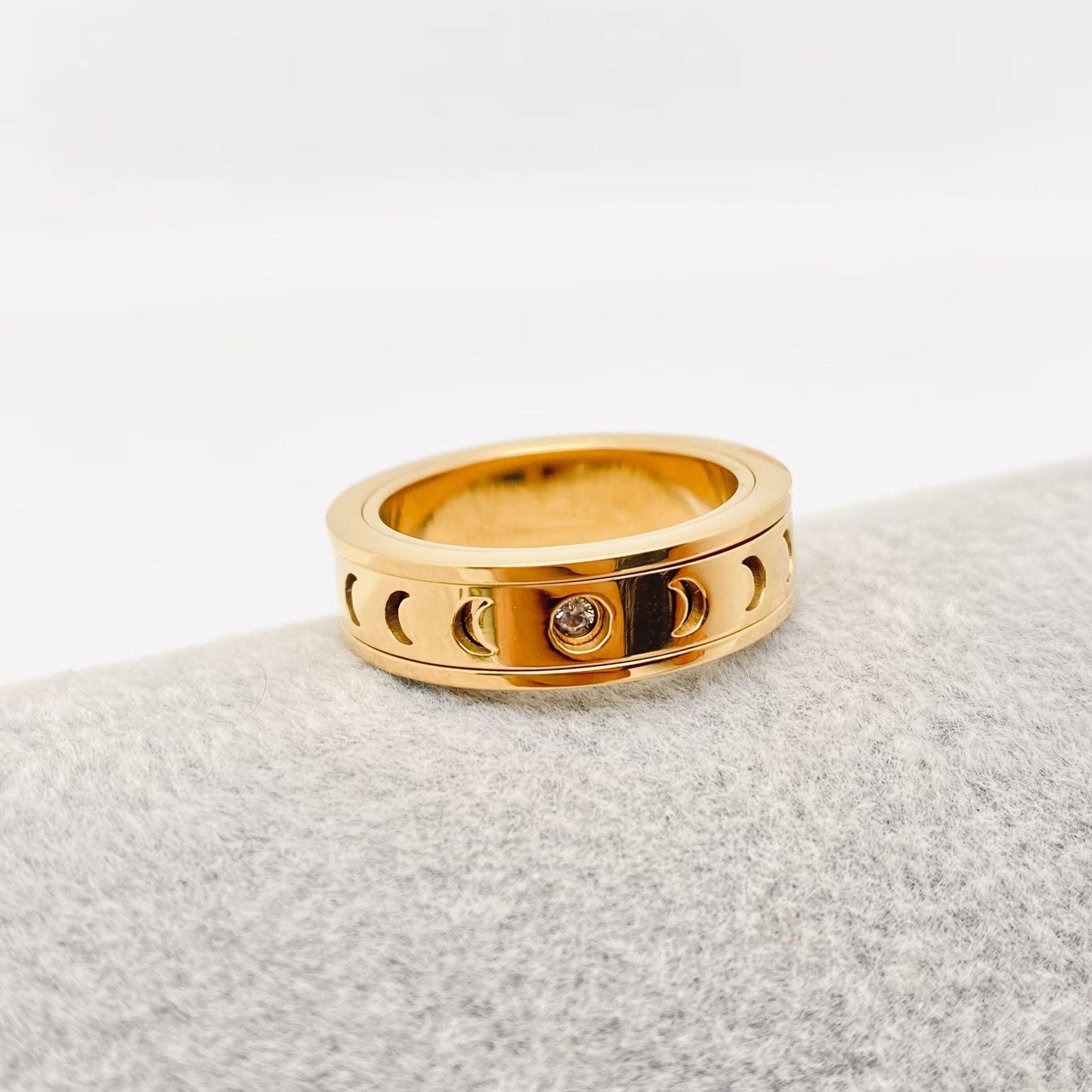 Rotatable "Moon God" 🌛🌕 Gold-Plated Stainless Steel Fidget Ring