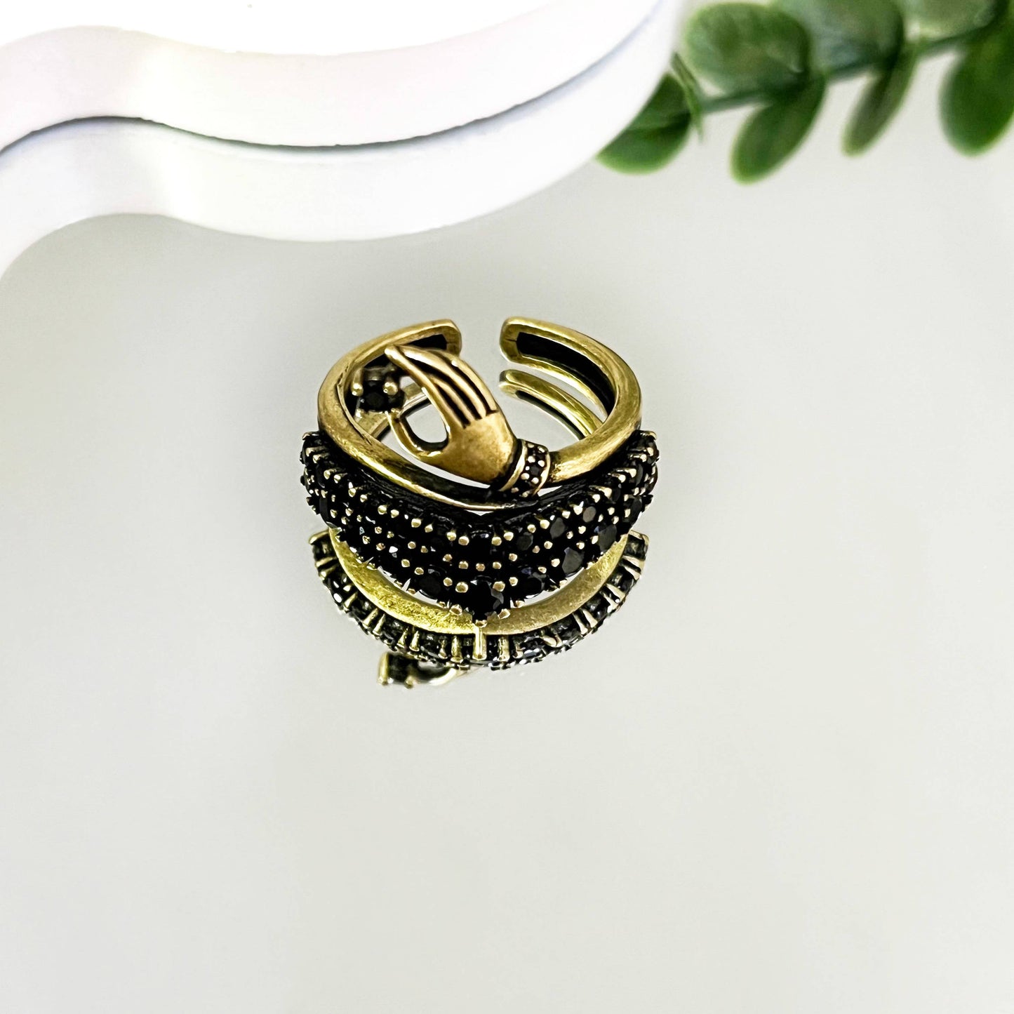 Minimalist Creative Hand-Hold Crystal Ring