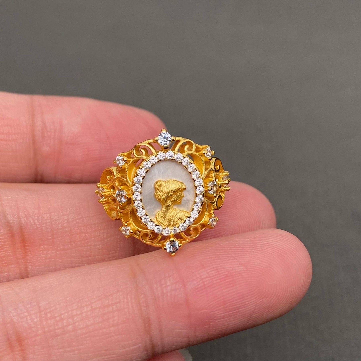 Shell & Rhinestone Inlaid 18K Cameo Adjustable Ring