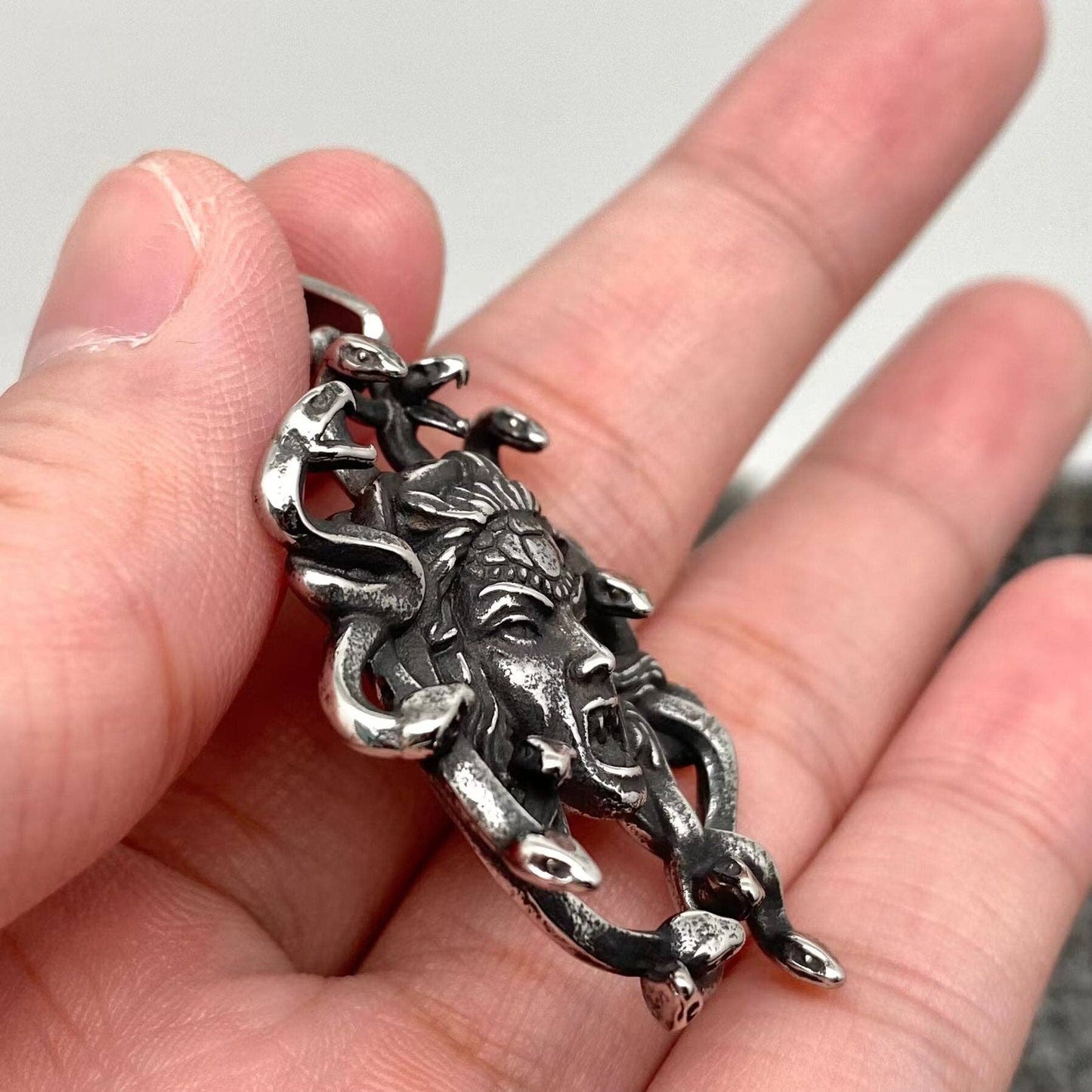 Stainless Steel Roaring Medusa Craft Charm Pendant with Chain