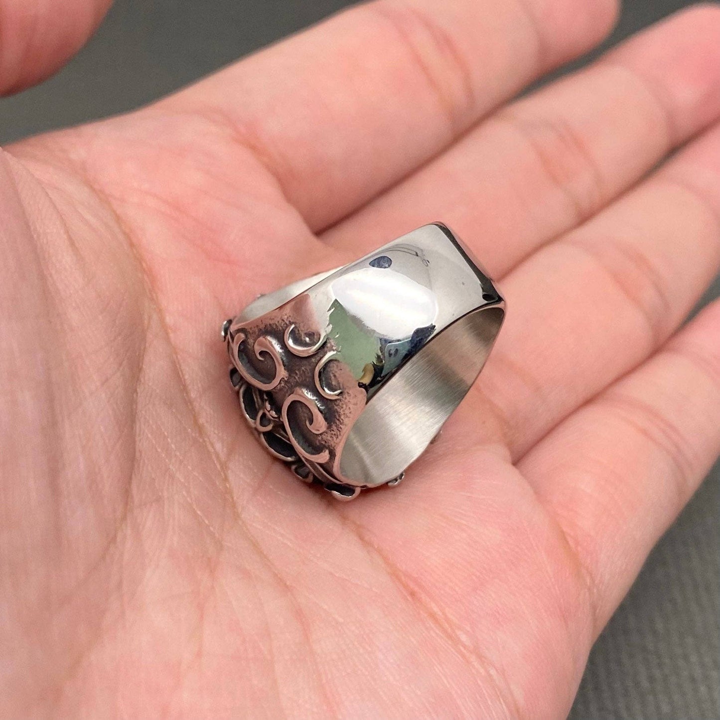 Glossy Oval Black Agate Stainless Steel Skull Ring