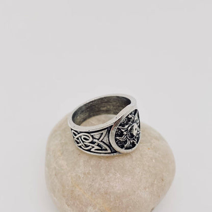 Vintage Sun Moon Star Carving Ring