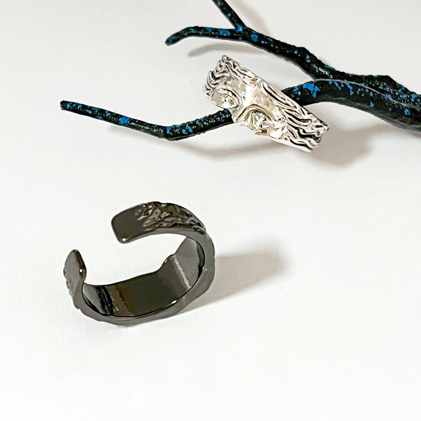 Venus Half-Face Adjustable Art Ring