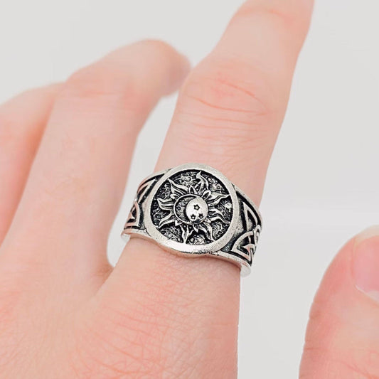 Vintage Sun Moon Star Carving Ring
