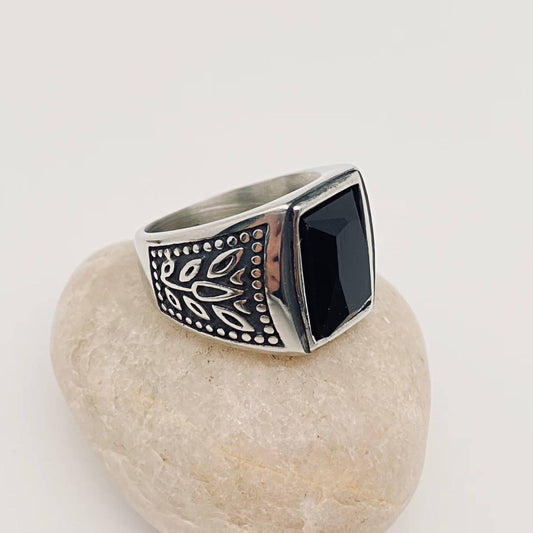 Tulip Pattern Black Gemstone Stainless Steel Ring