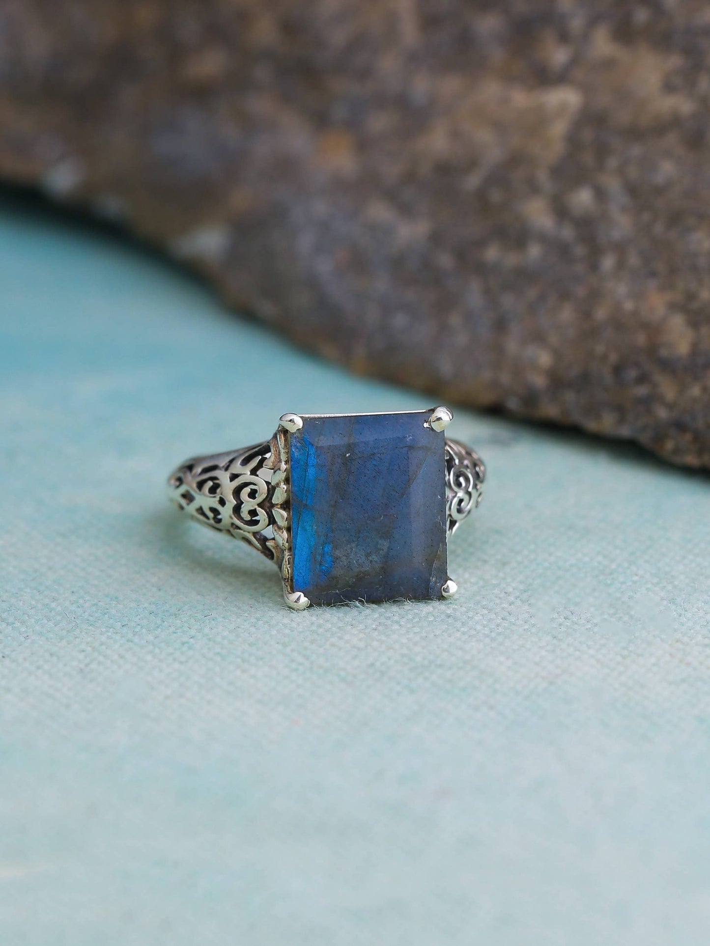 925 Sterling Silver Labradorite Filigree Gemstone Ring