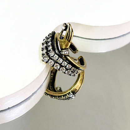 Minimalist Creative Hand-Hold Crystal Ring