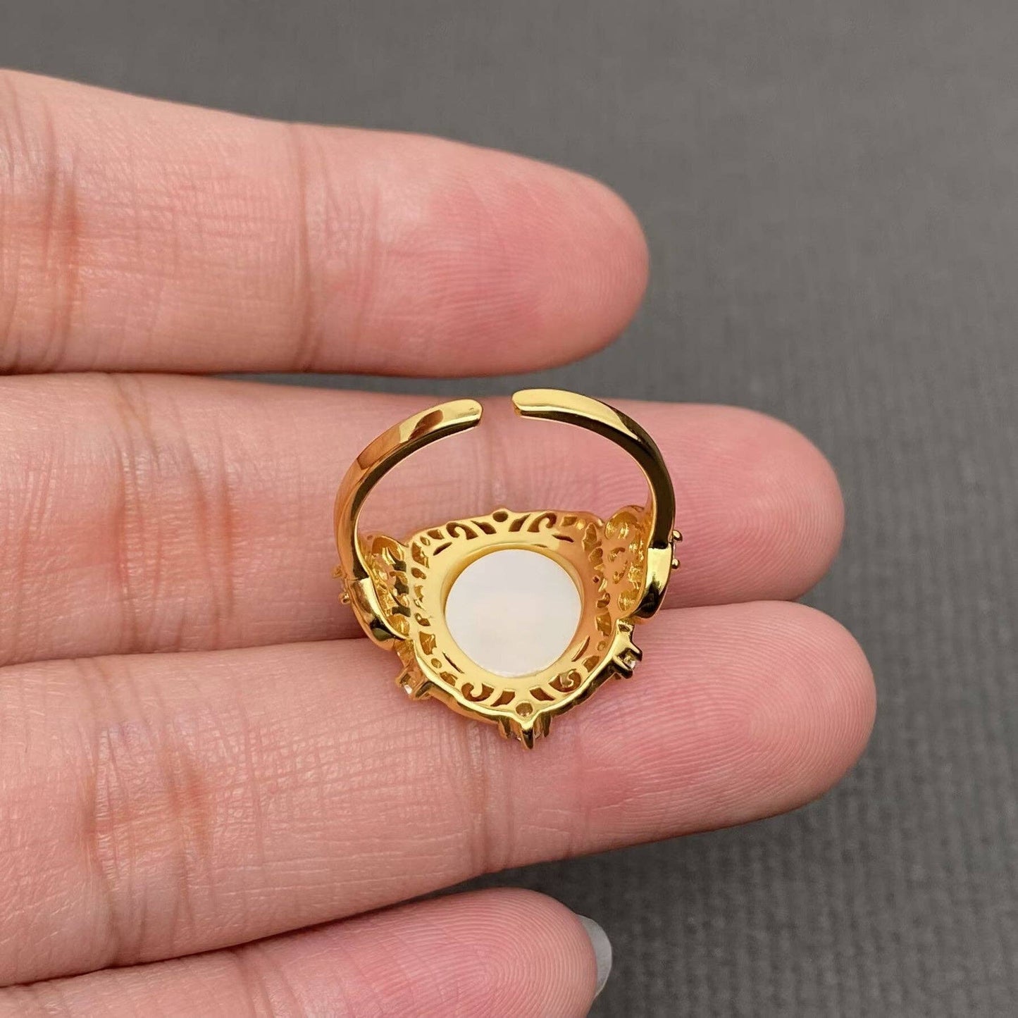 Shell & Rhinestone Inlaid 18K Cameo Adjustable Ring