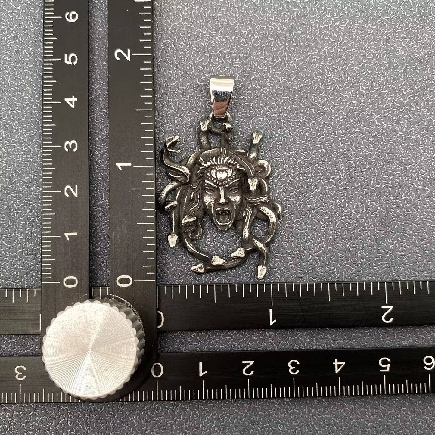 Stainless Steel Roaring Medusa Craft Charm Pendant with Chain