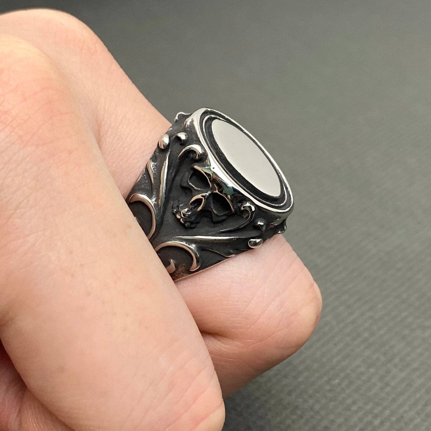 Glossy Oval Black Agate Stainless Steel Skull Ring