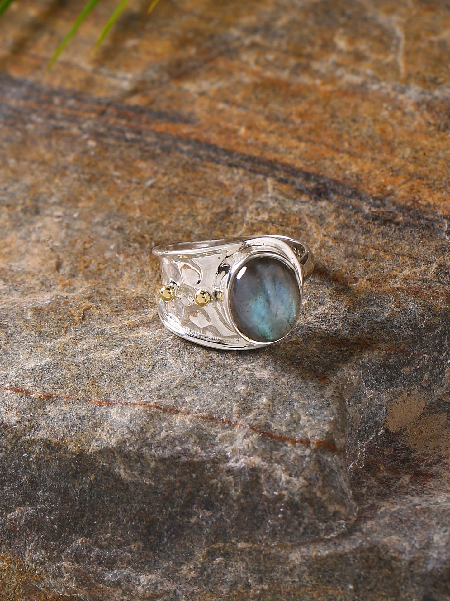 925 Sterling Silver Labradorite Gemstone Artisan Ring