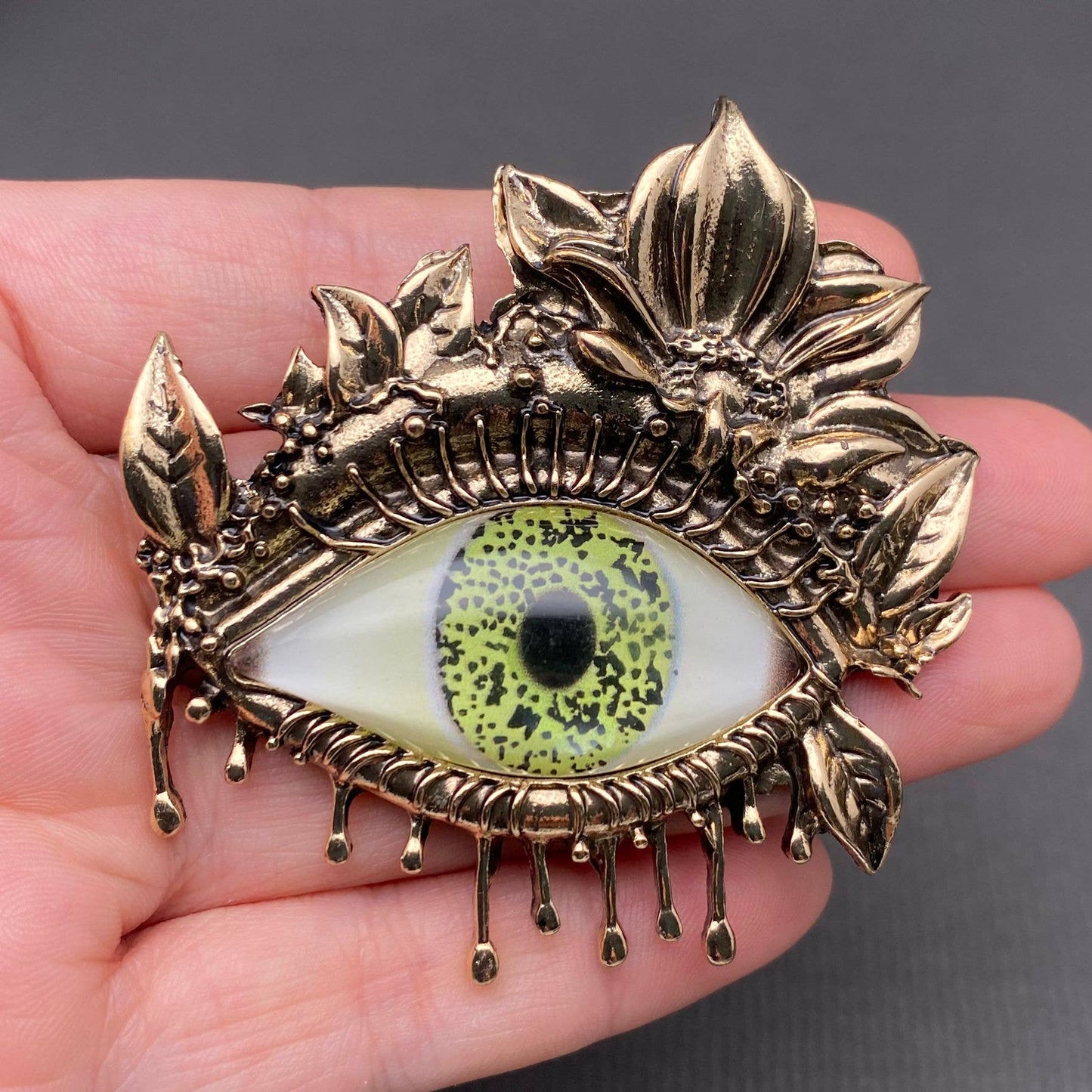 Vintage Style Green Eye Brooch