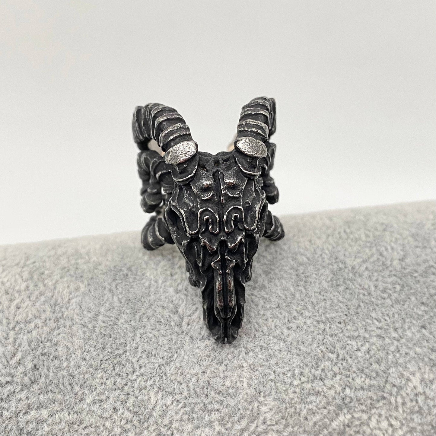 Blackening Dall Sheep Head Stainless Steel Skull Ring