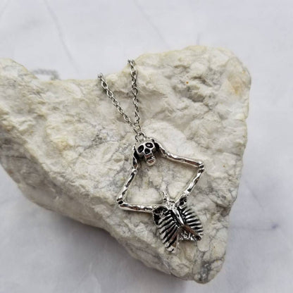 Skeleton Lifting Skull Necklace ~ Off With My Head!