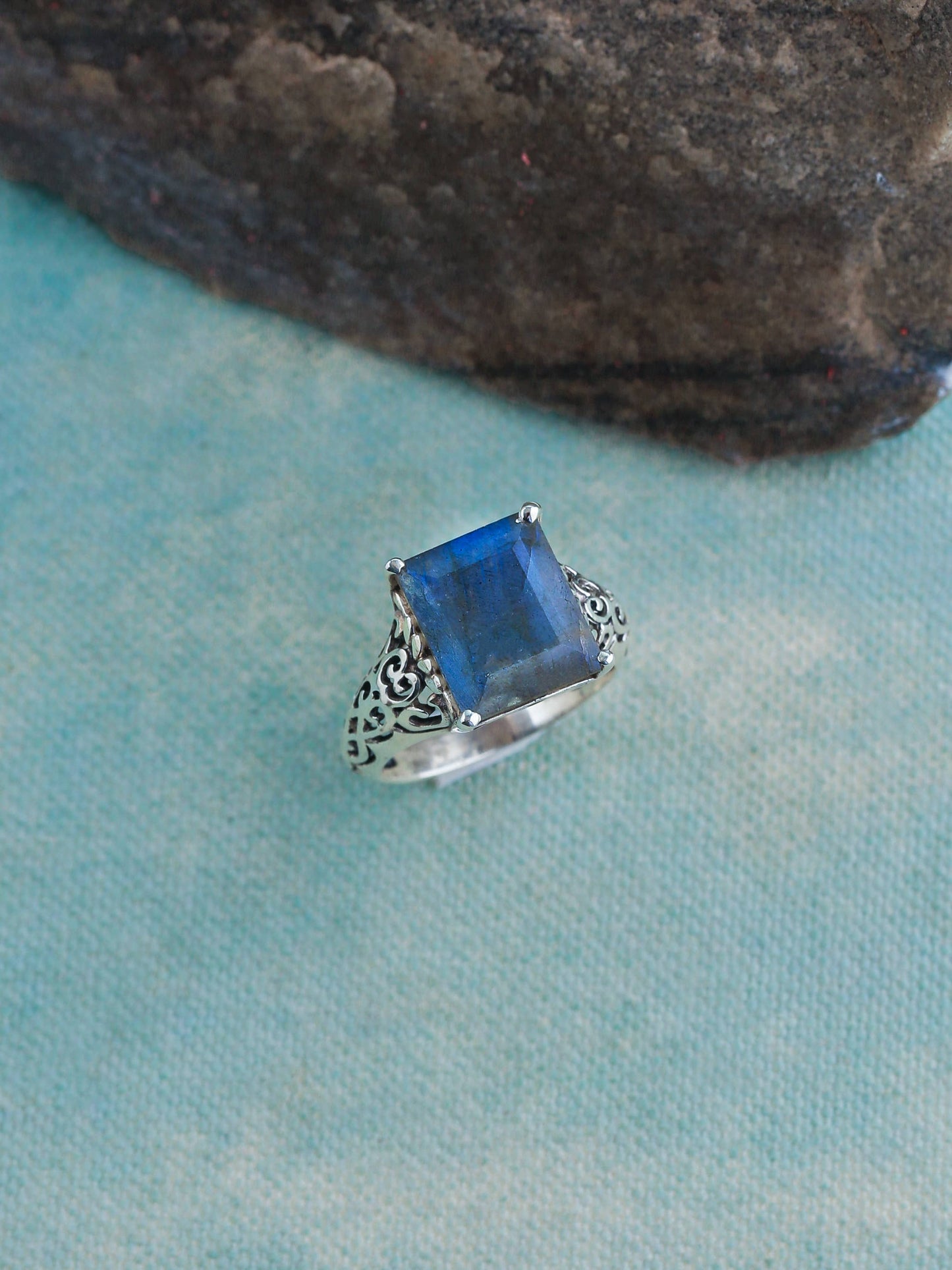 925 Sterling Silver Labradorite Filigree Gemstone Ring