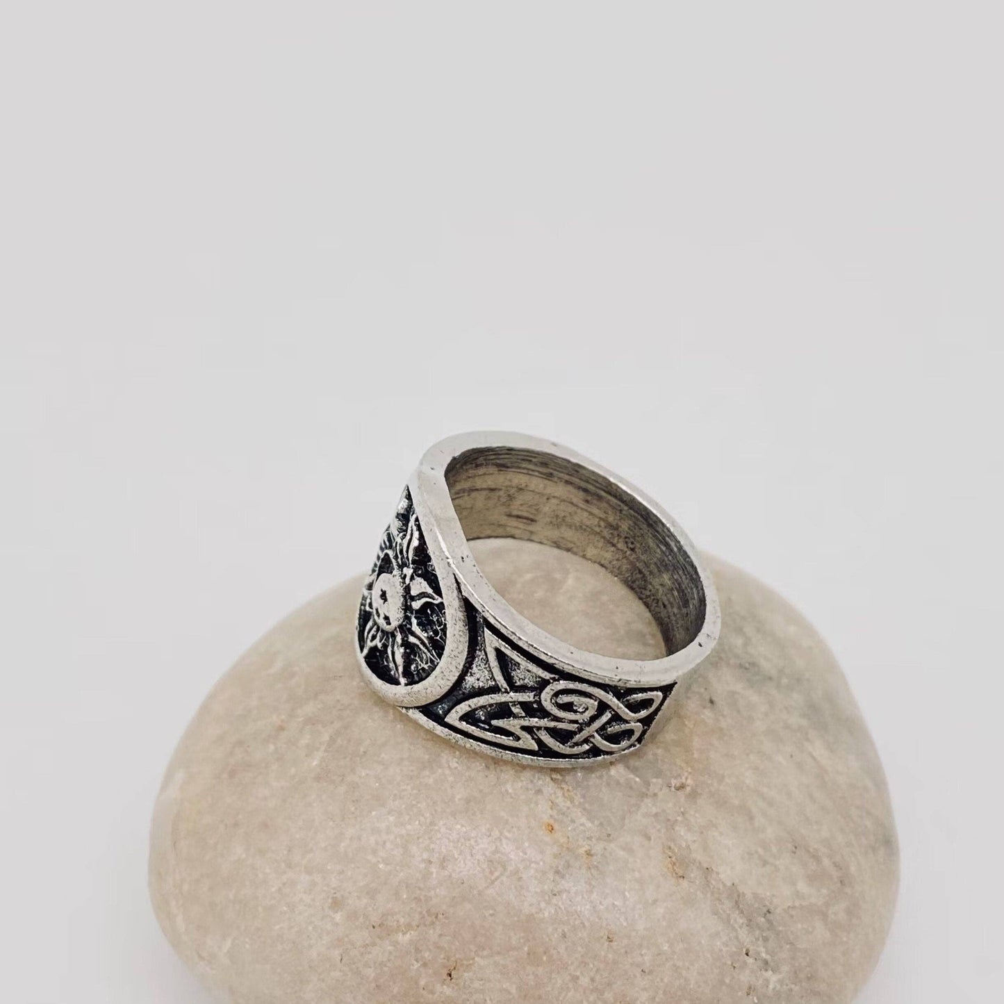 Vintage Sun Moon Star Carving Ring