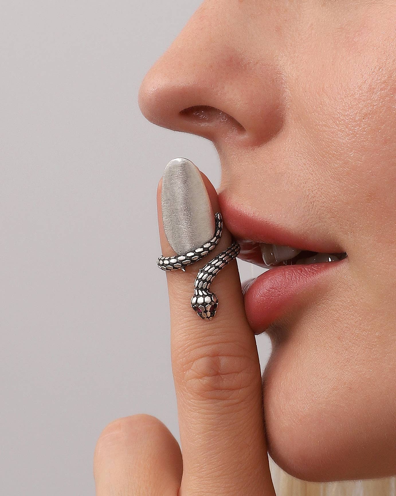 Gothic Vampire Fingertip Ring
